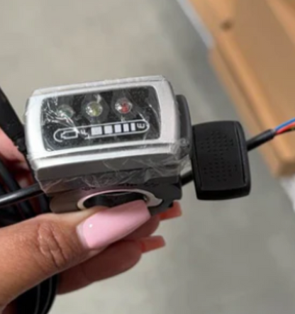 GUT112/GUT140/GUT164/GUT165/GUT142/GUT121/GUT173/GUT184-Battery LED display with accelerator with quick-connect waterproof wire(New version)