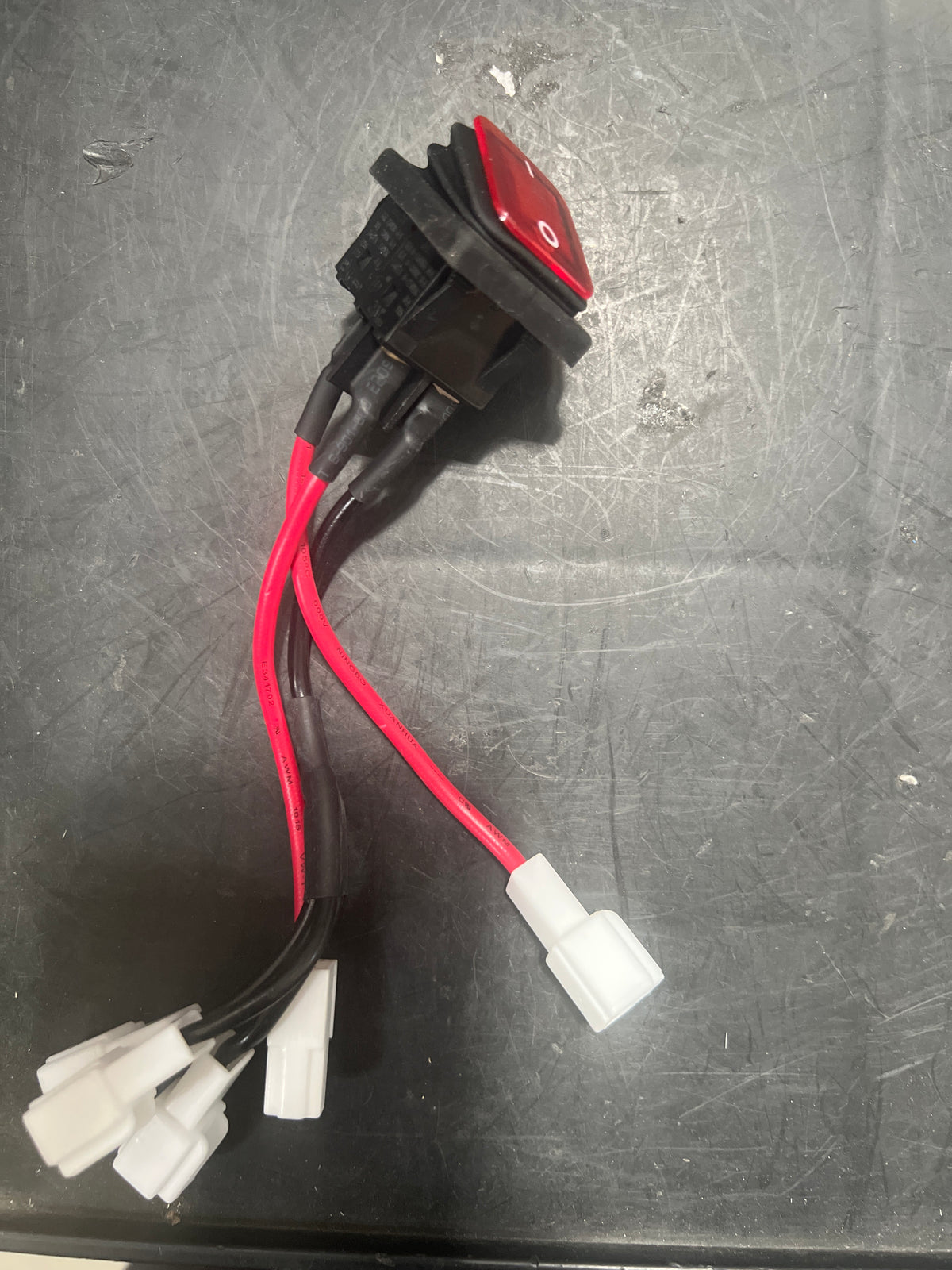 GUO010/GUO122/GUO032/GUO055/GUO026/GUO095/GUO057/GUO135/GUO098/GUO133 on/off switch on the battery box(8.OSPBW402.11)
